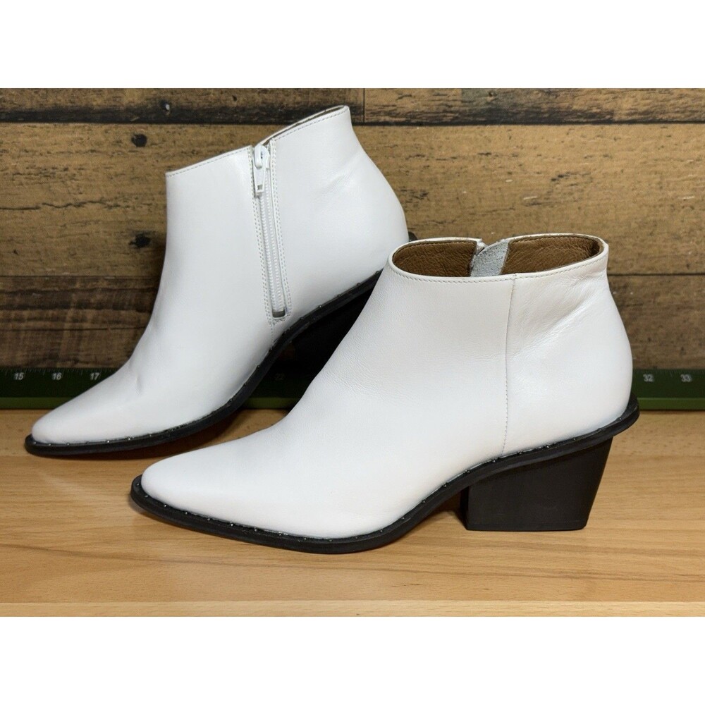 🔥RARE Eureka - Designer - Portugal White- Ladies Ankle Boots 37eu - $279
